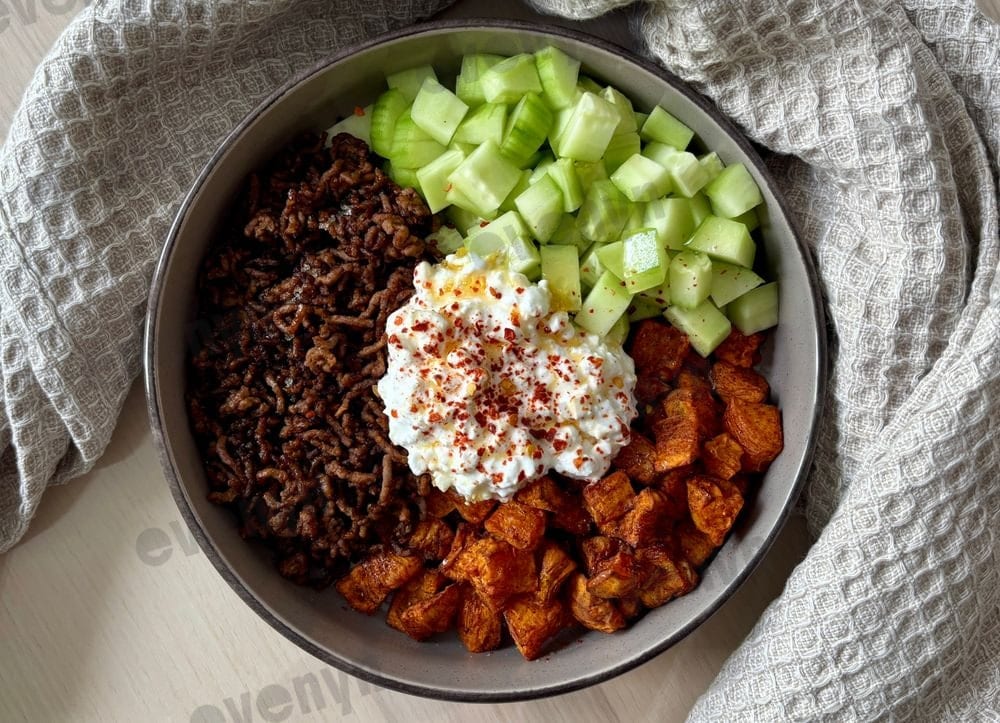 Mexická bowl s batátmi a cottage syrom