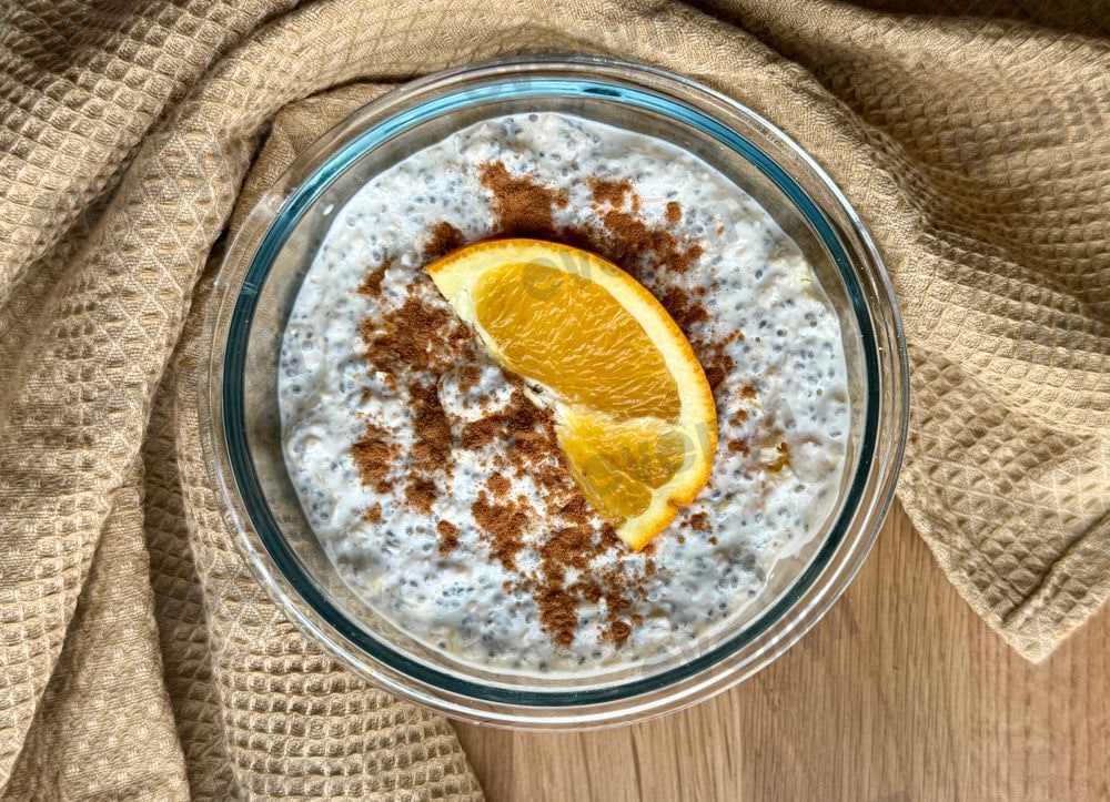 Pomarančovo-vanilkové cheesecake overnight oats, raňajky z jedálnička na chudnutie