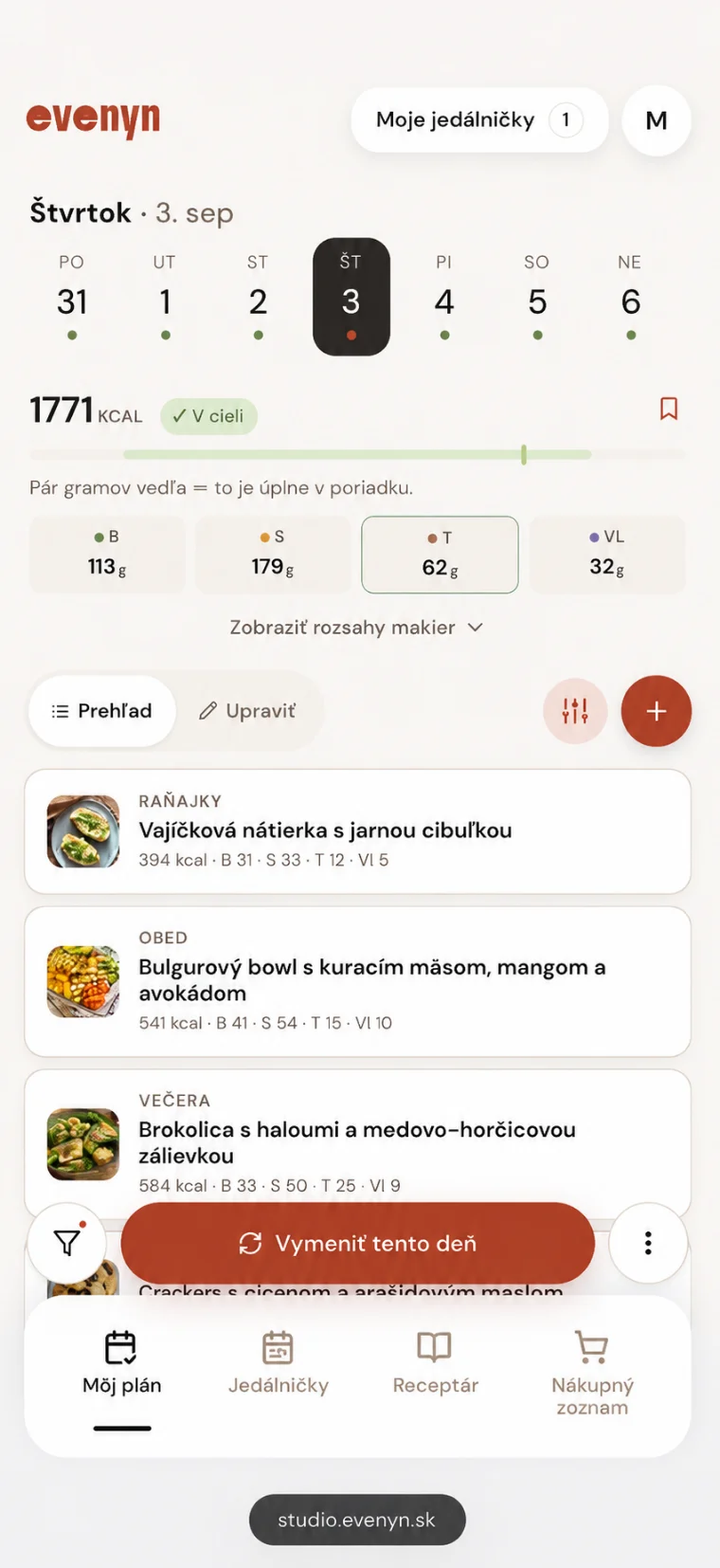 Obrazovka Môj plán v štúdiu Evenyn: prehľad dňa s kalóriami, makrami a rozpisom jedál
